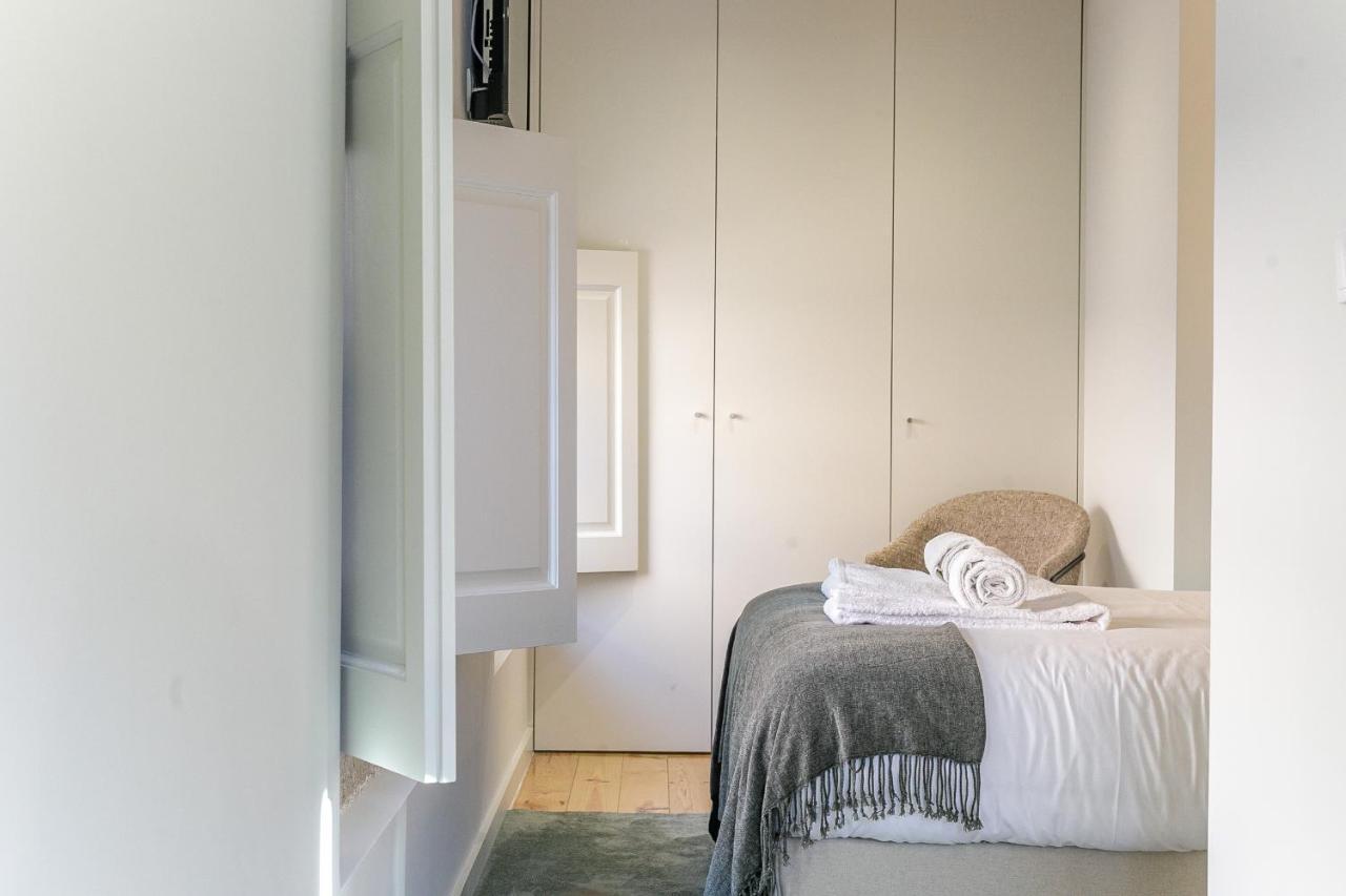 Lovelystay - Downtown Studio With Pool, Ac And Balcony Porto Exterior photo