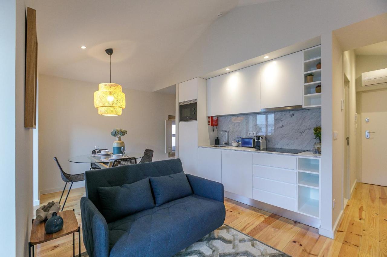 Lovelystay - Downtown Studio With Pool, Ac And Balcony Porto Exterior photo